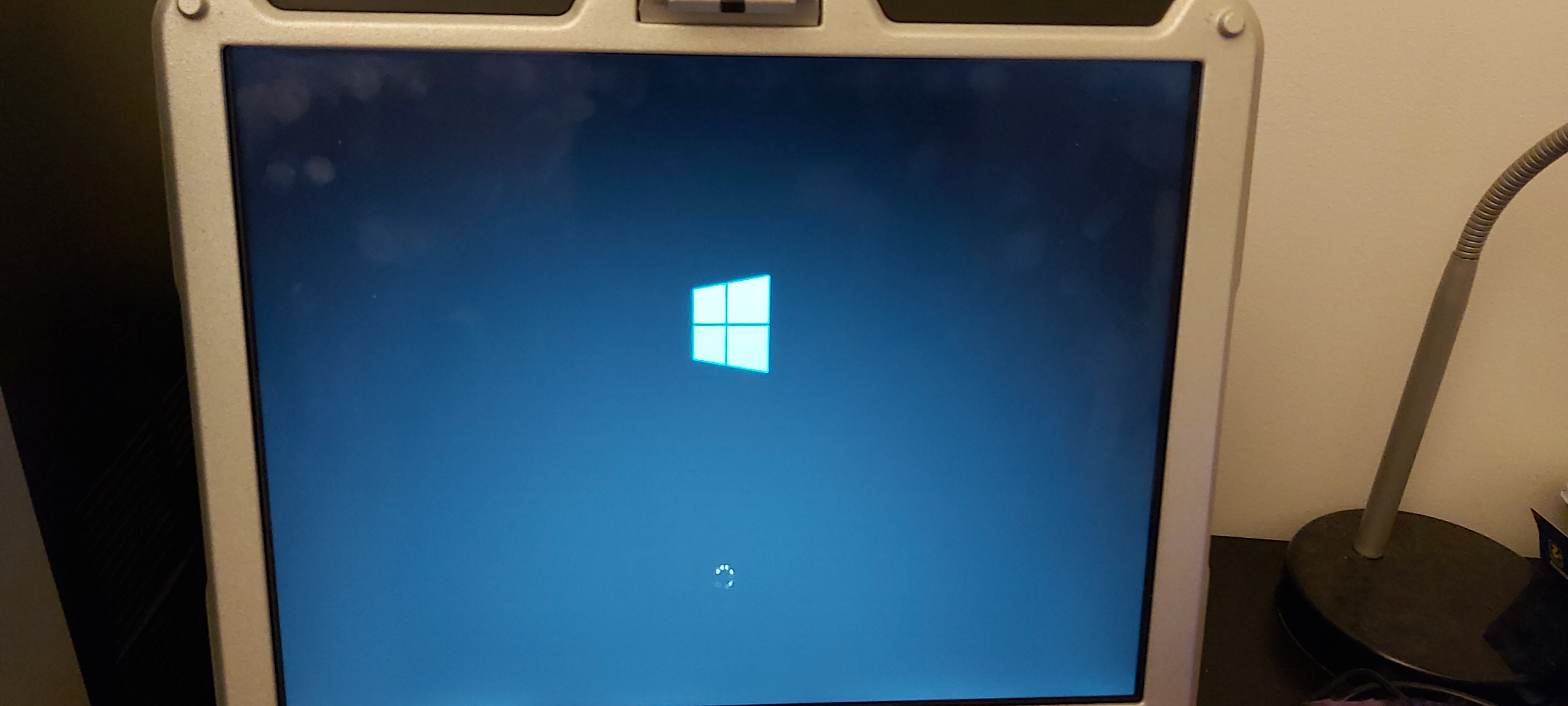 My PC is stuck between windows loading to login menu and the blue ...