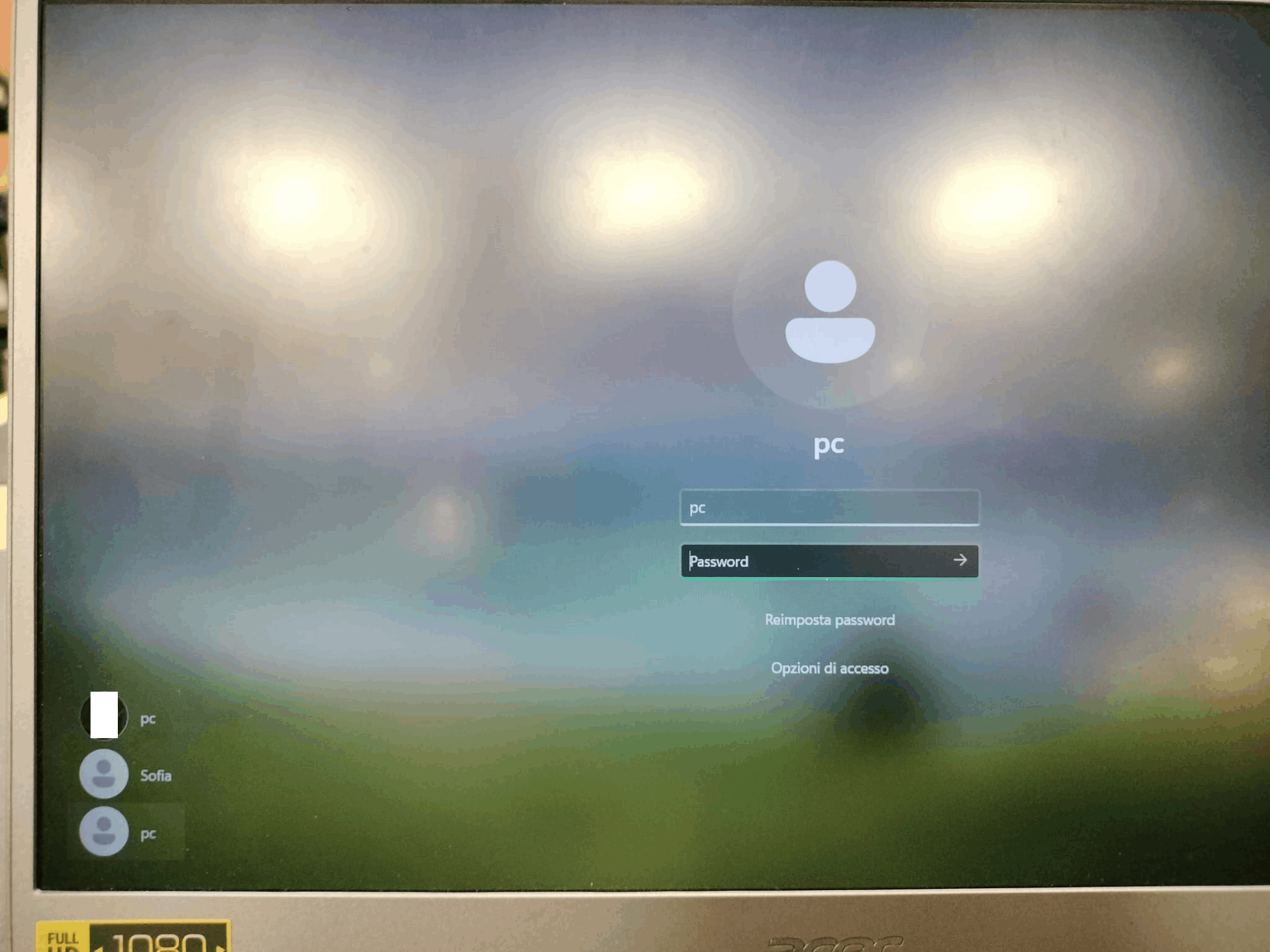 Unknown user displayed in Windows home when I turn the pc on, but ...