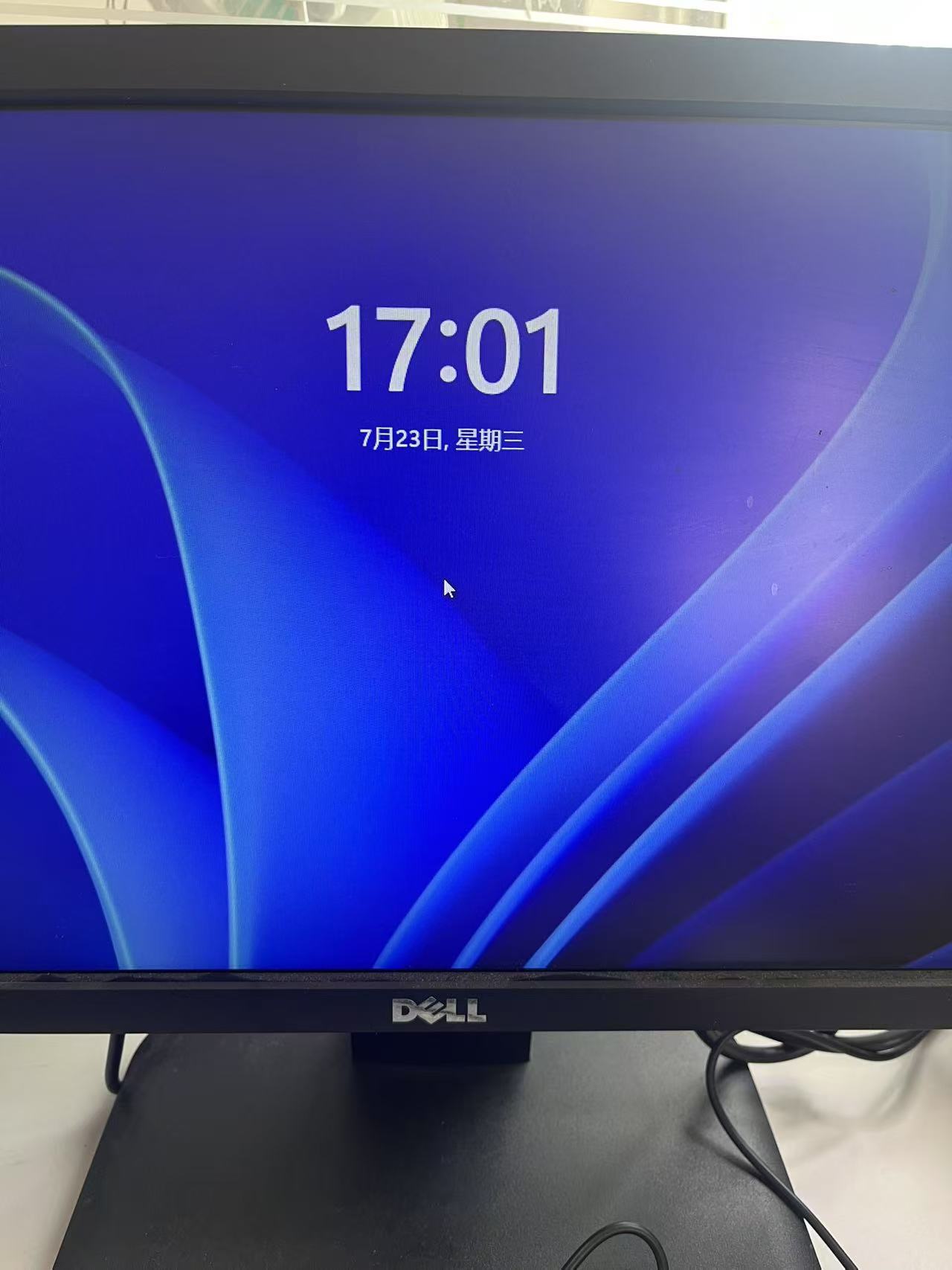 win11系统启动登陆界面,输入微软账户和密码后,还是回到登陆界面