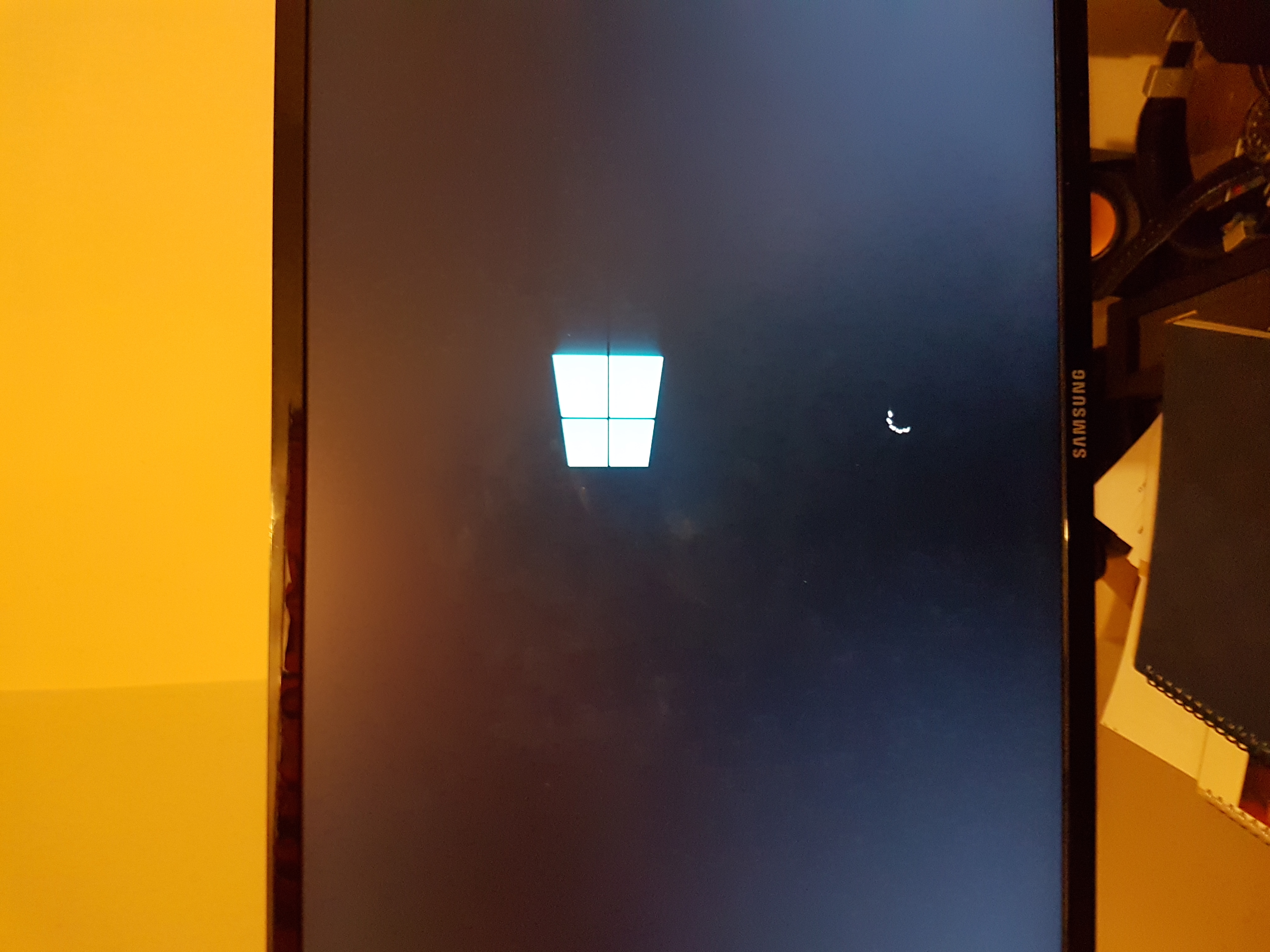 my windows 10 desktop computer won't boot after failed update ...