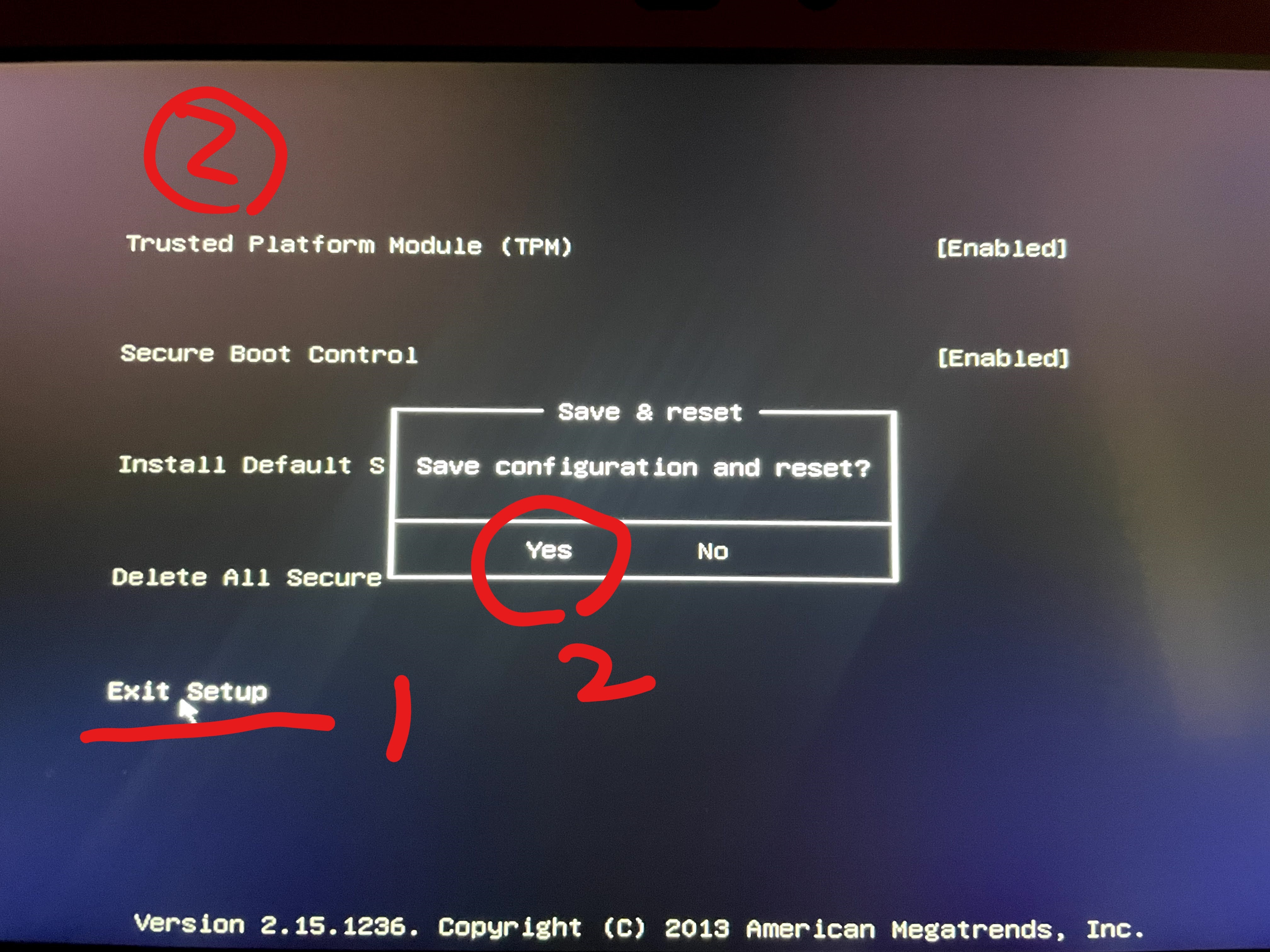 電源を入れ黒い画面が表示され英字が記載されているPlatform Module
