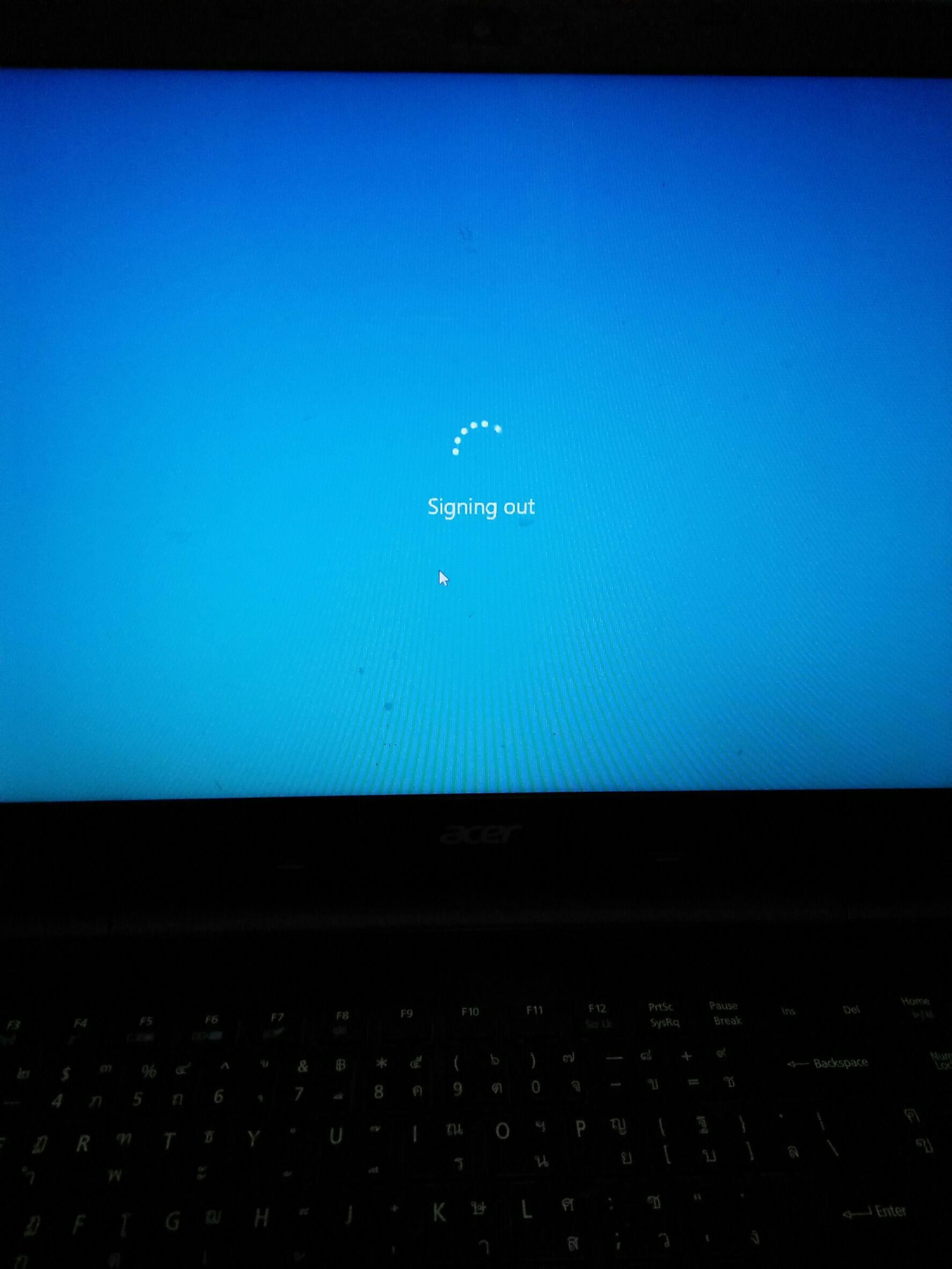โน๊ตบุ๊ค Windows 10 ค้างที่หน้า signing out นานมากแก้ยังไงดีครับ ...