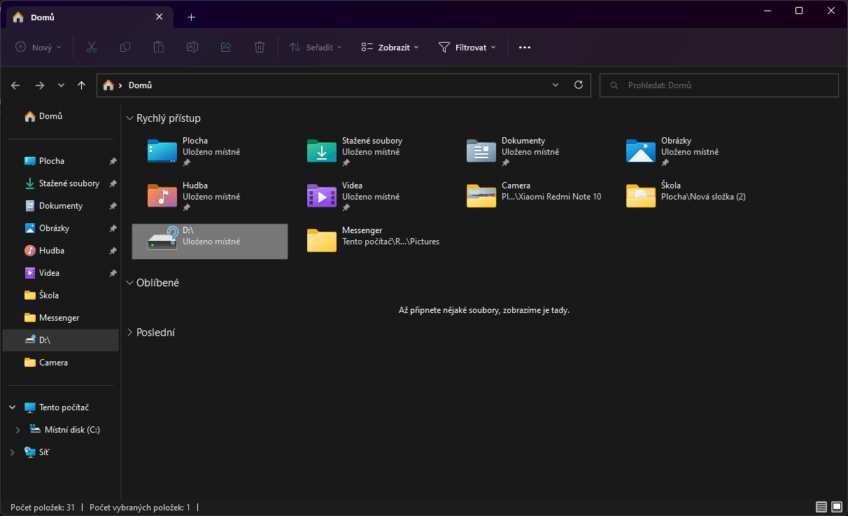 File explorer shows me the D:/ drive with a blue question mark ...