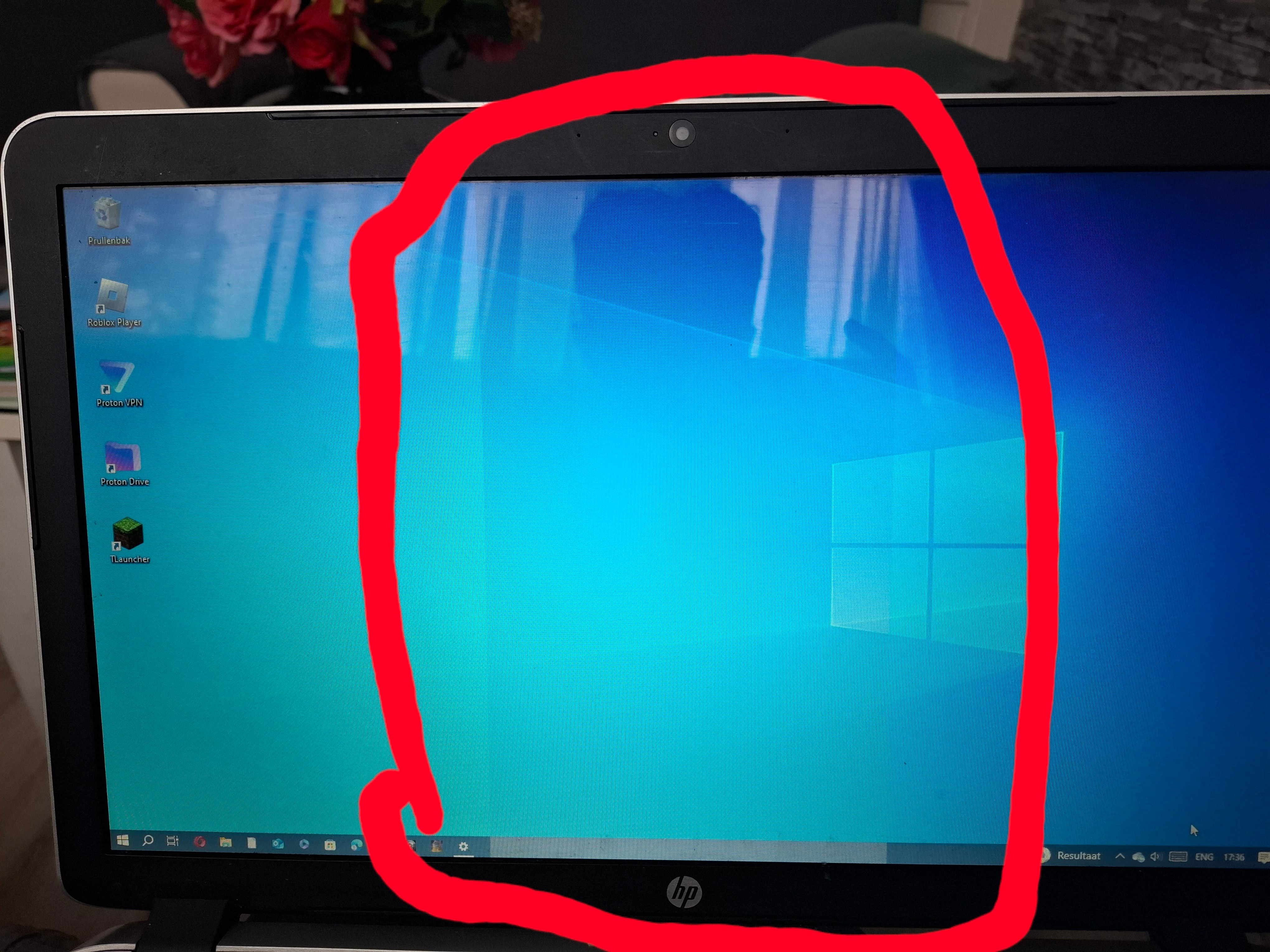 Grey transparently balk In middle of screen - Microsoft Q&A