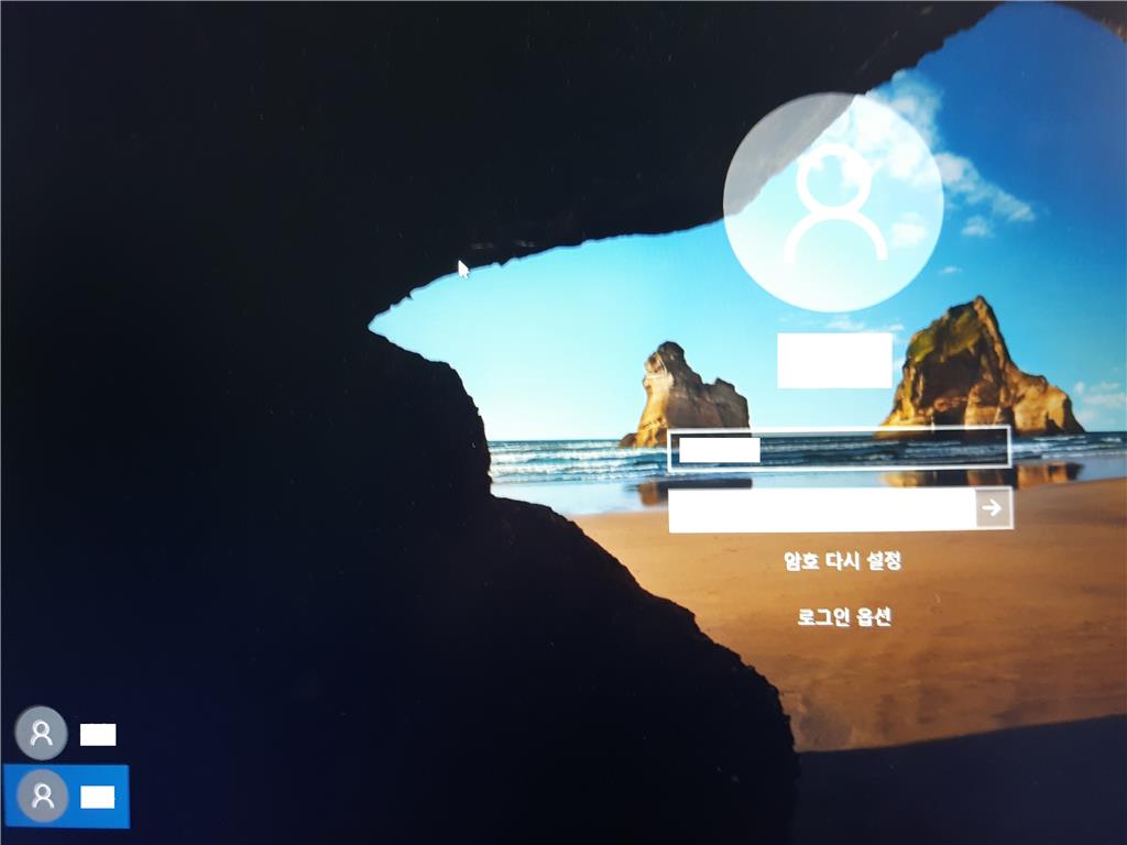 분명 사용자계정은 1개인데 로그인시에는 2개로 떠있습니다. - Microsoft Q&A