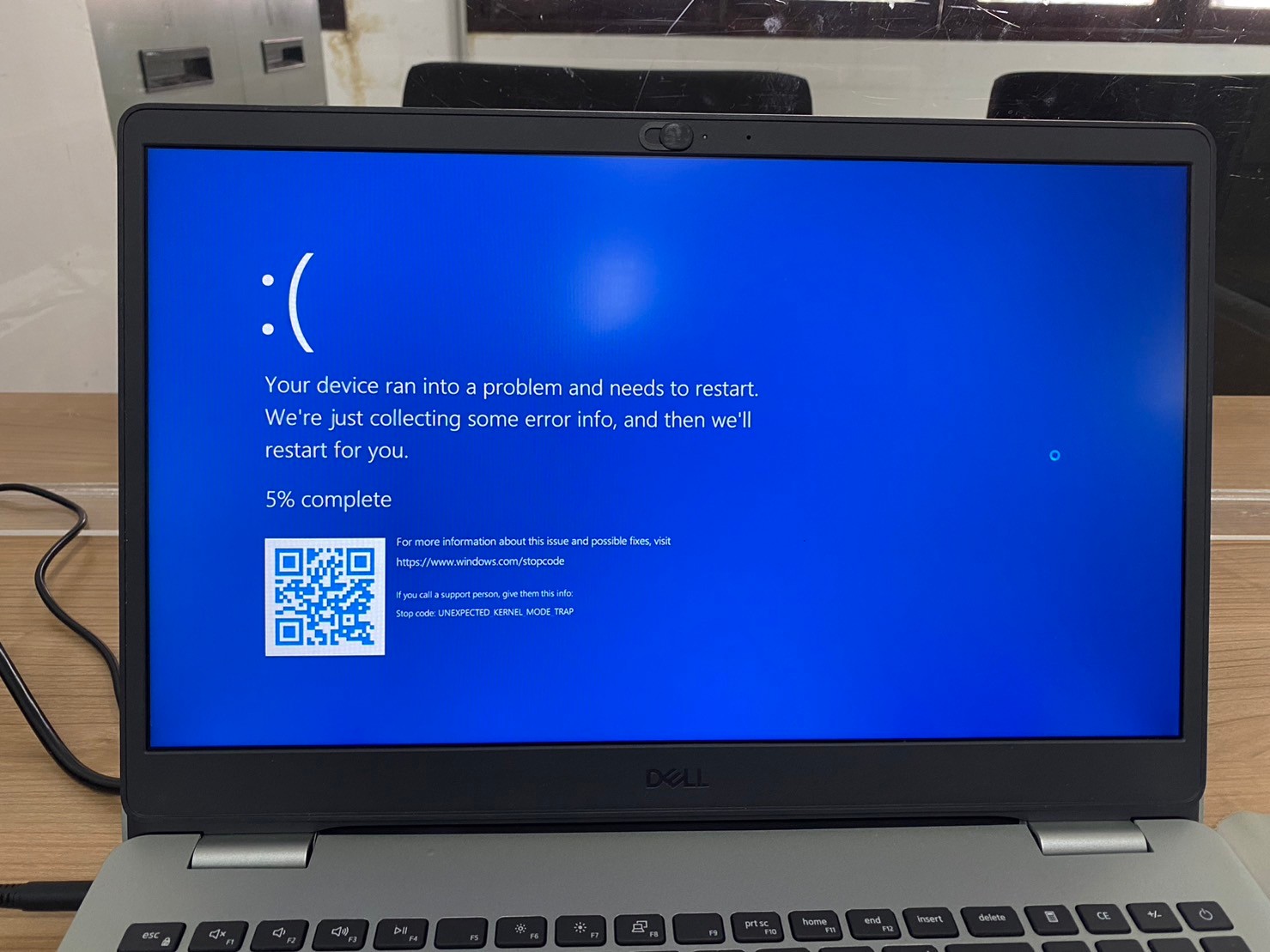 ช่วยด้วยครับ คอมขึ้นจอฟ้า your device ran into a problem and needs to ...