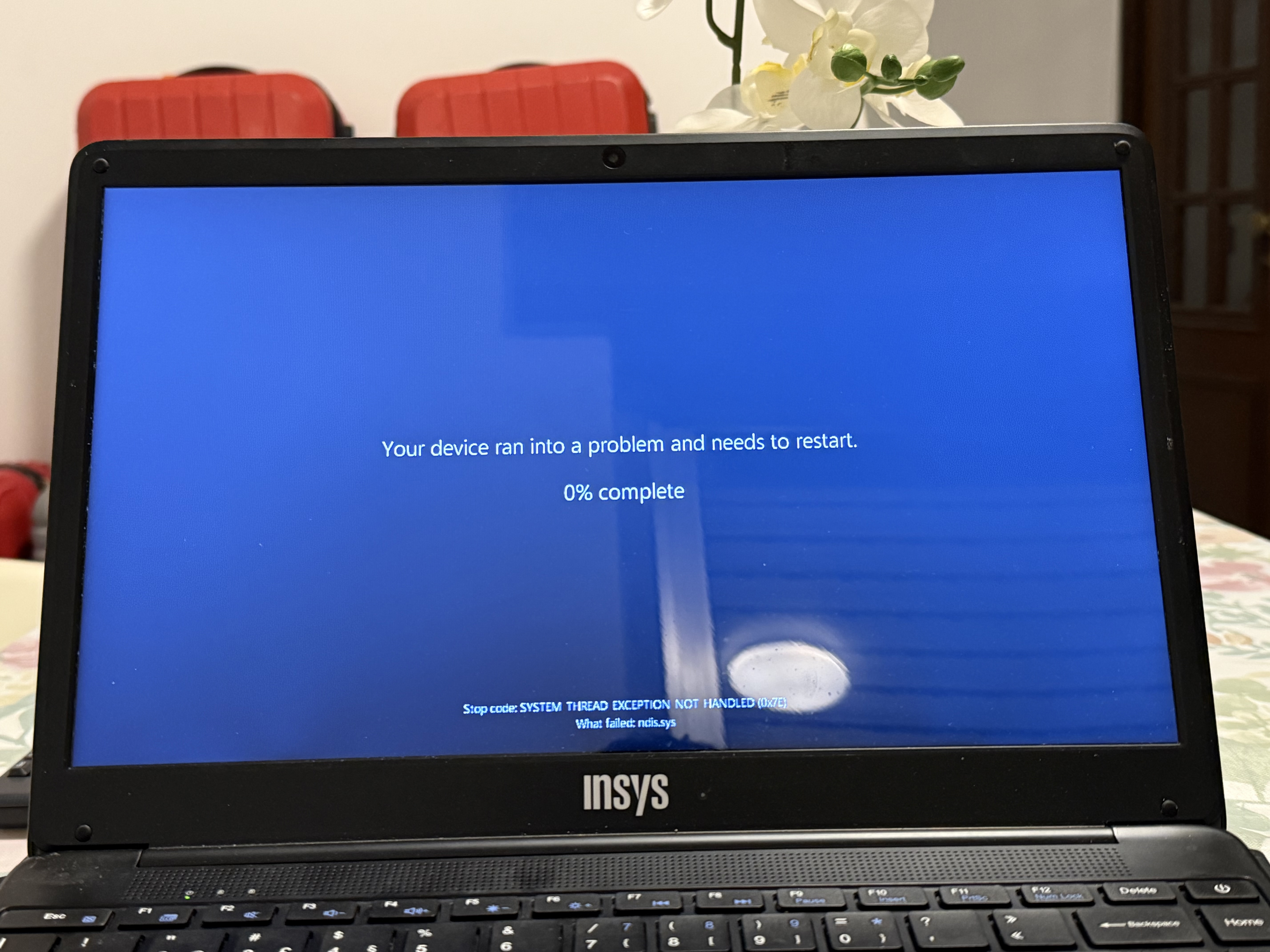 Como resolvo esse problema “Your device ran into a problem and needs to ...