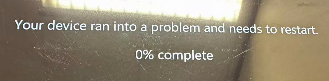 windows黑屏提示Your device ran into a problem and needs to restart ...