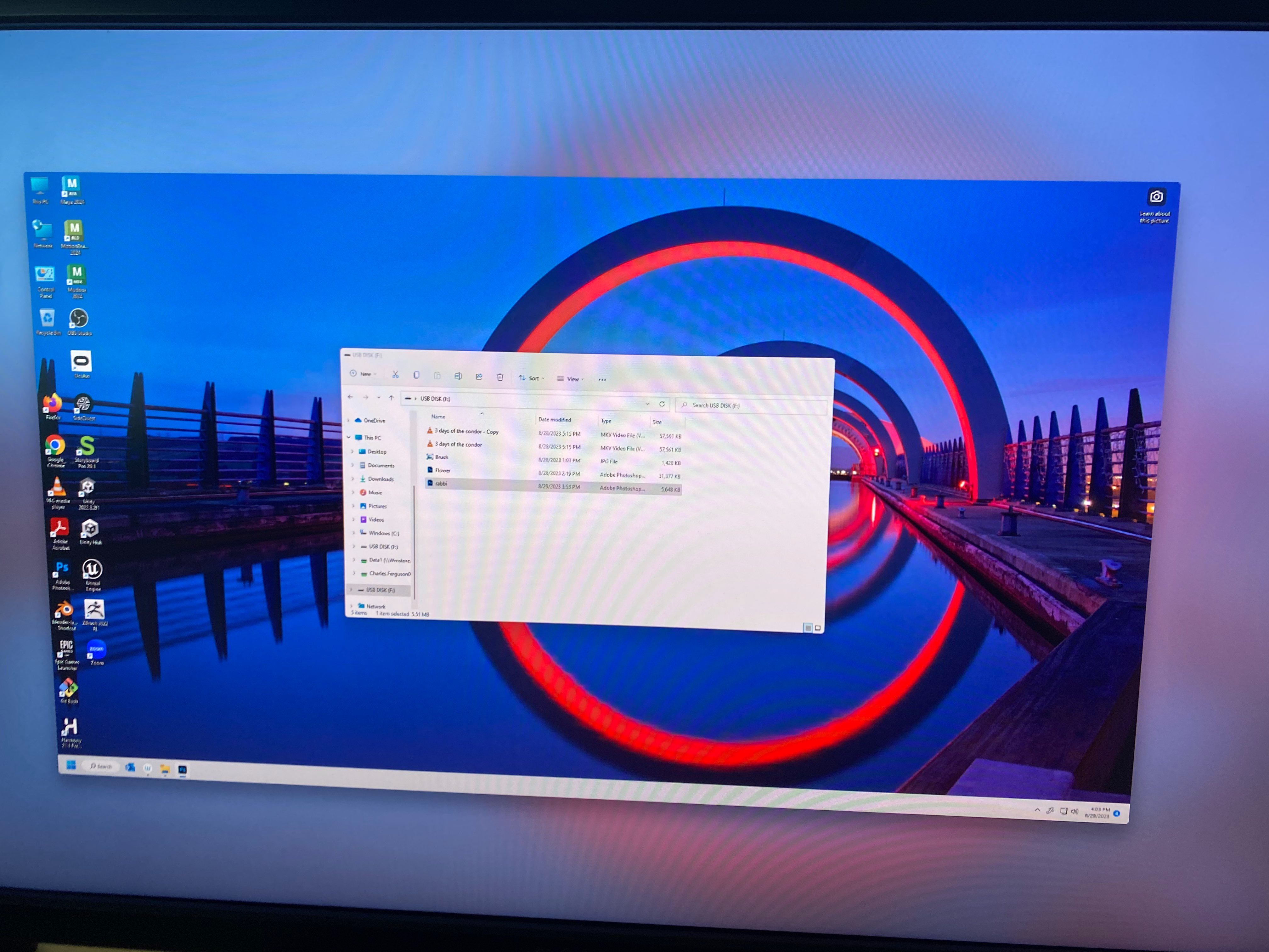 Why is my desktop display zoomed out and I cannot touch anything ...