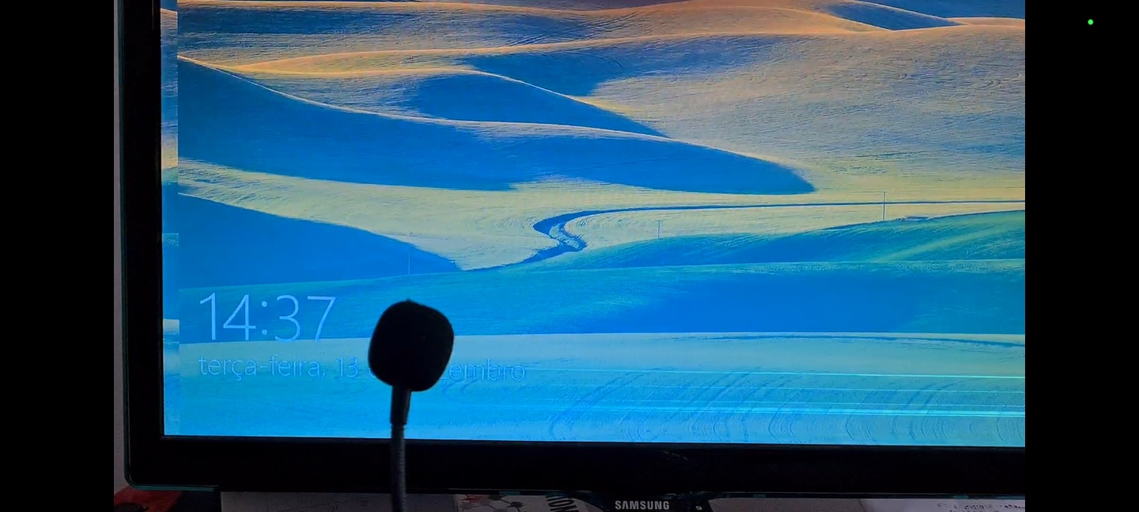 Screen gets pixelated and freezes - Microsoft Q&A