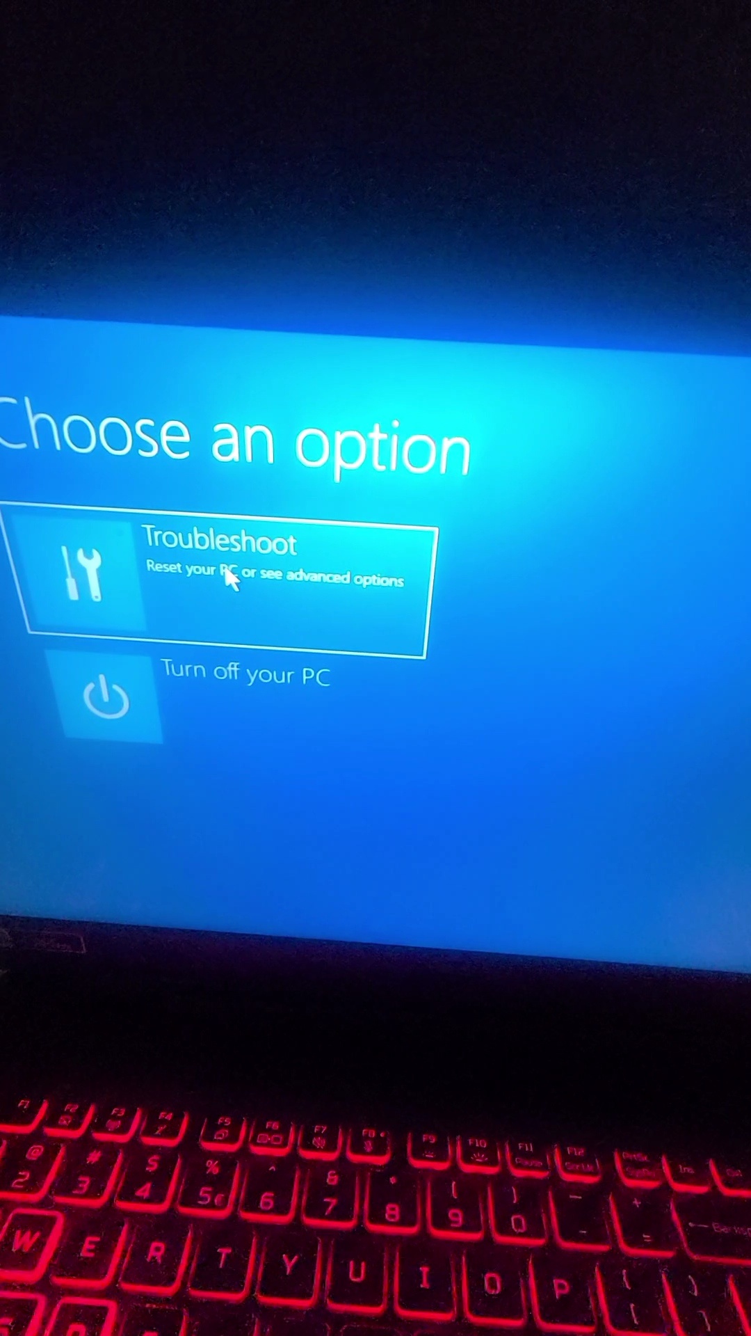 i tried reinstalling windows 11 on windows 11 and now im stuck in a ...