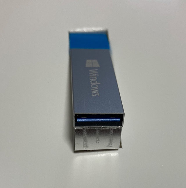 Windows 10 Pro OS インストールUSB ステックが挿入できない（アルミ
