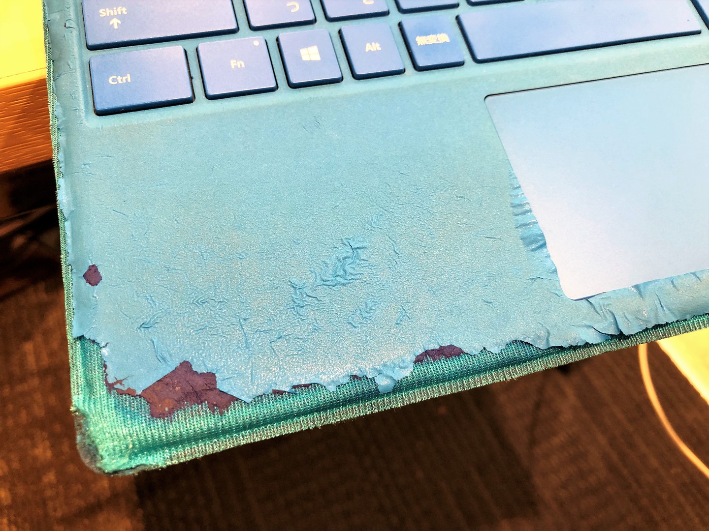 ぼろぼろになっていくSurfaceタイプカバーの対策 - Microsoft Q&A